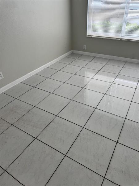 Foto del edificio - 2404 NW 39th Wy