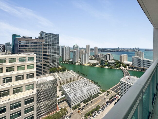 Building Photo - 950 Brickell Bay Dr