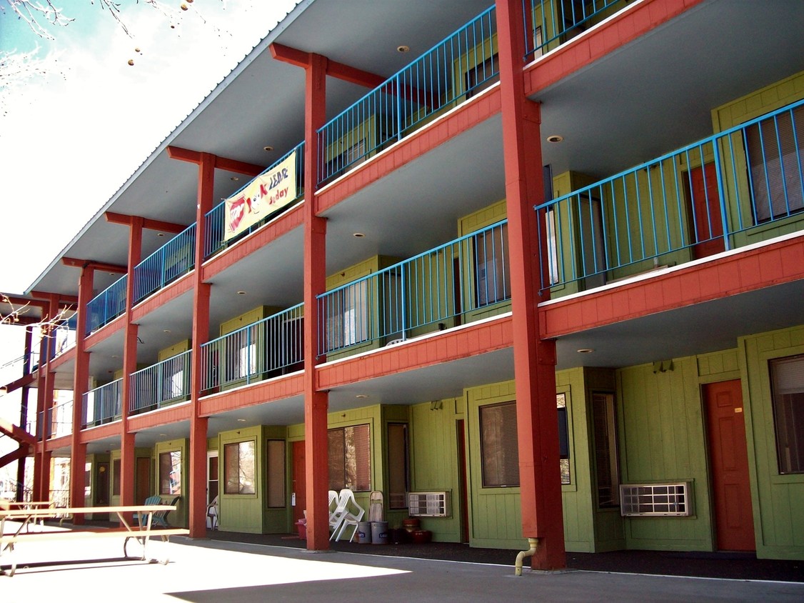 Primary Photo - Park Willow Apartments