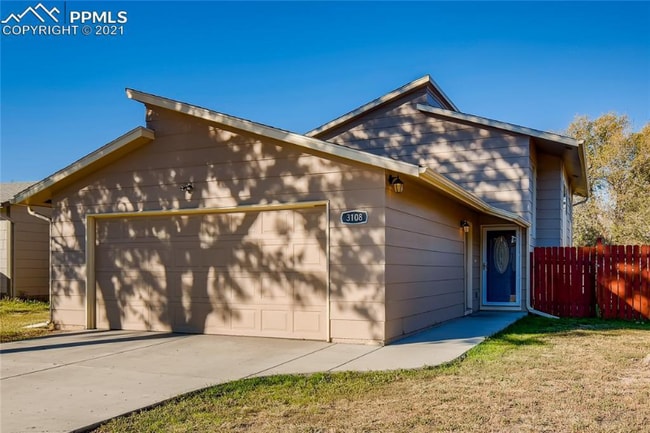 Building Photo - 3108 Moonbeam Cir S