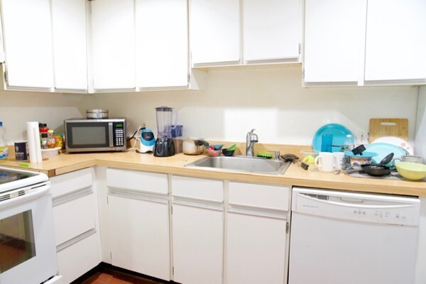 Building Photo - 390 Riverway