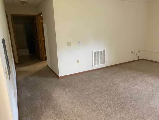 Building Photo - 611 24th Ave E