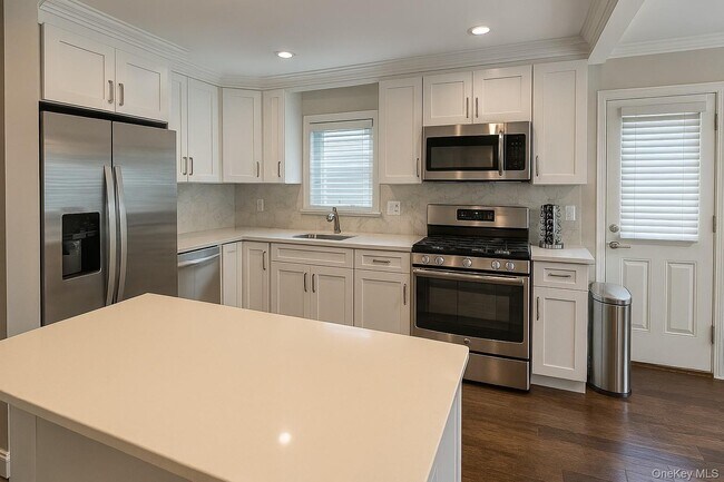 Foto del edificio - 610 Monroe Blvd