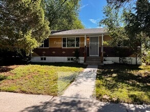 Building Photo - 521 Yellowstone Rd