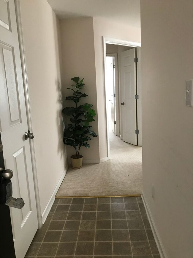 Building Photo - 260 Riverbend Drive 2 Bedroom 2 Bath Condo...