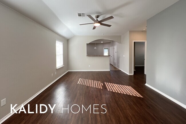 Foto del edificio - 7719 Bennie Terrace