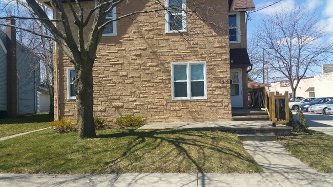 Building Photo - 519 Vandenbroek St