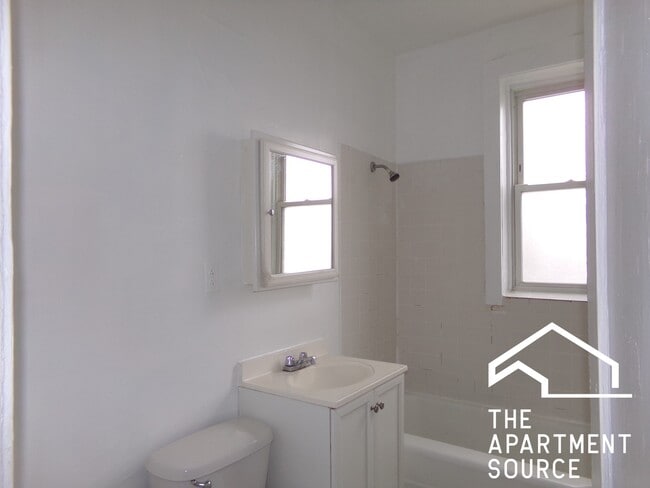 Building Photo - 6572 N Lakewood Ave