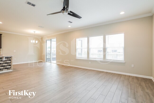 Foto del edificio - 3999 Heatherbrook Pl