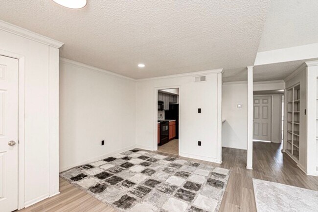 Foto del edificio - 2 Bedroom Condo with Pool and the Convinience of a Jefferson Hwy Address!