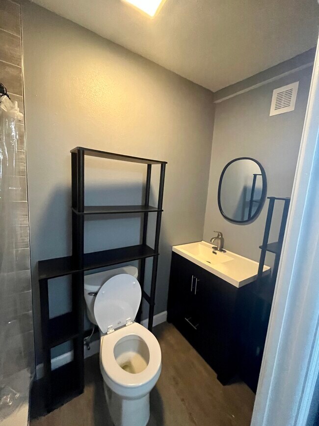 6600 N Dixon Ave Unit Studio efficiency, garage, Tampa, FL 33604 6600