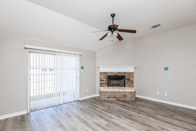 Foto del edificio - 409 Partridge Cir