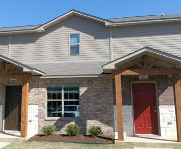 Foto principal - 1 Bedroom 1.5 Bath Townhome for Rent in Li...