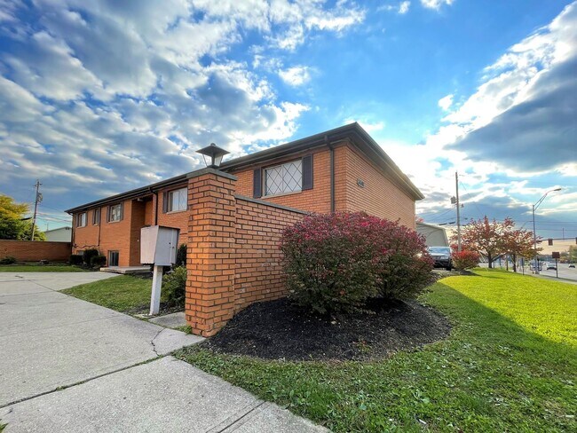 Building Photo - 6601 E. Livingston Avenue