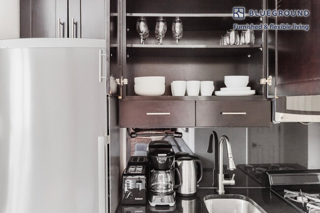 Building Photo - 221 Mott St