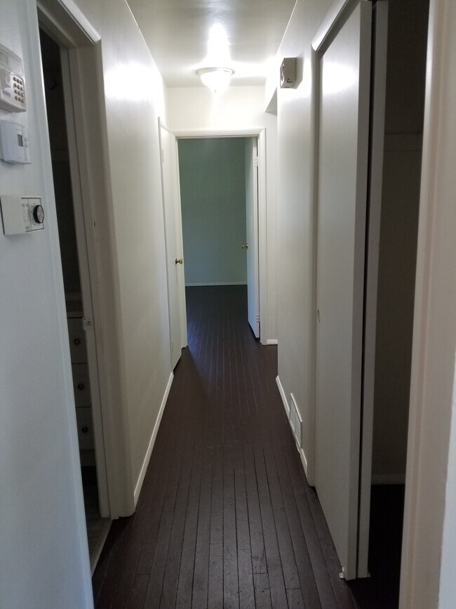 Foto del edificio - 3030 Green Acres Dr