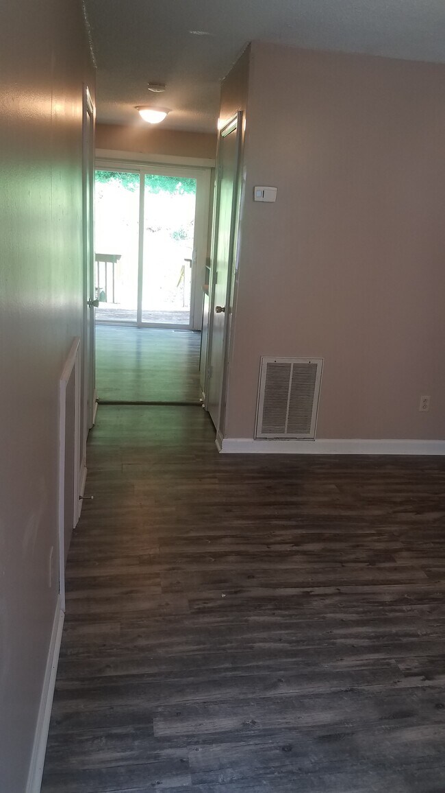 Foto del edificio - 661 Jena Beth Dr