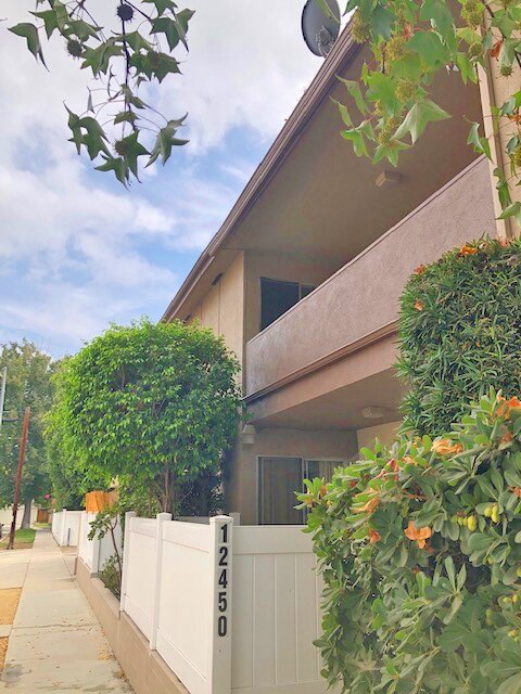 Foto principal - 12450 Miranda St