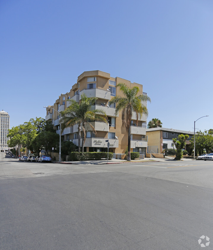 Building Photo - Skyline Apartments