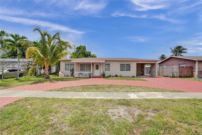 Foto del edificio - 6840 SW 26th Ct