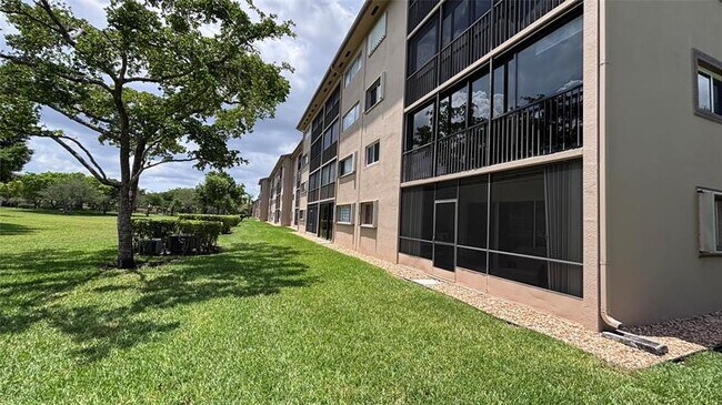 Building Photo - 12550 SW 15th St