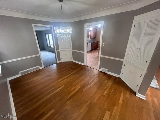 Building Photo - 2423 Laurelhurst Rd