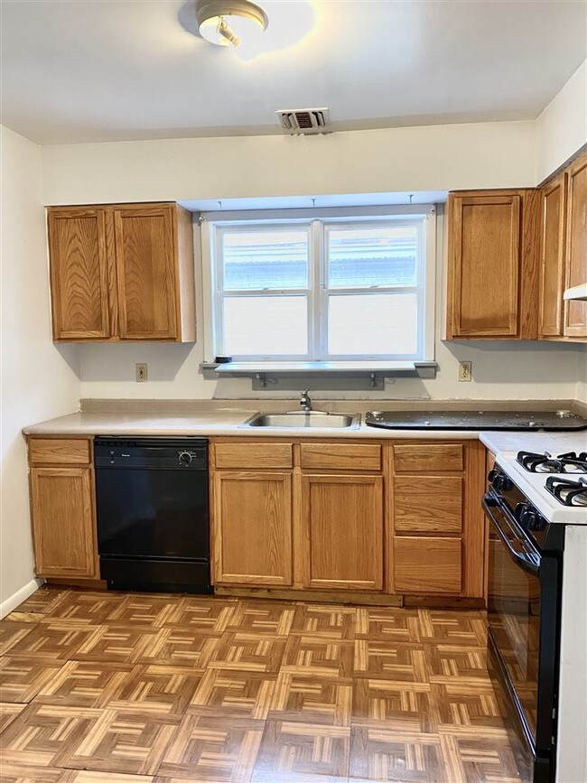 Building Photo - 153 Wilkinson Ave