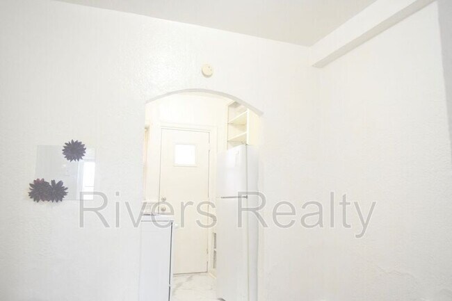 Foto del edificio - 3615 Hereford St