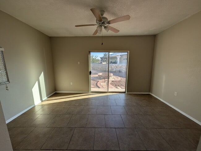 Building Photo - 805 Bonnie Ct