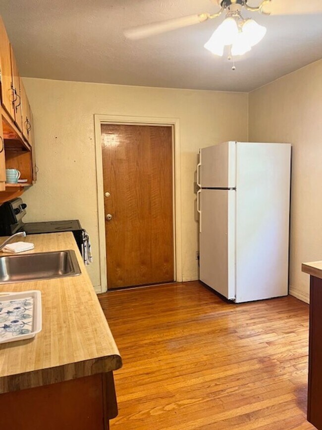 Building Photo - Sodo Duplex with Pool Unit 1