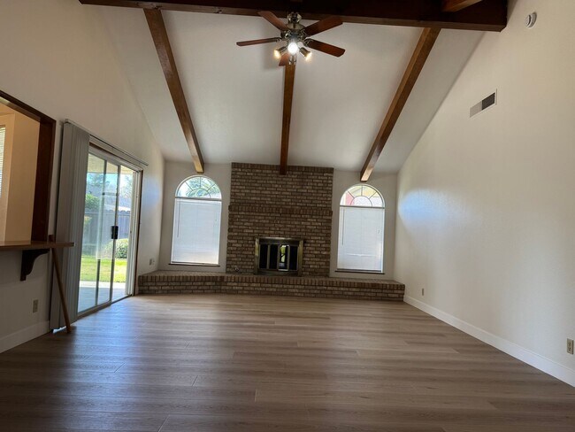 Foto del edificio - 6517 N San Pedro Ave