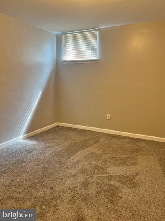 Foto del edificio - 27 E Main St