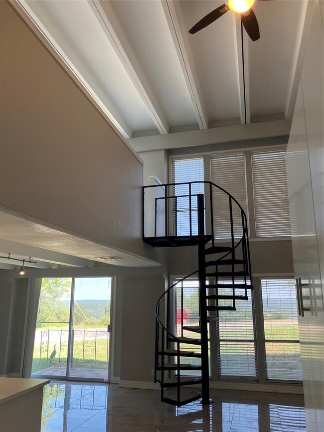 Building Photo - 5918 Lago Vista Way
