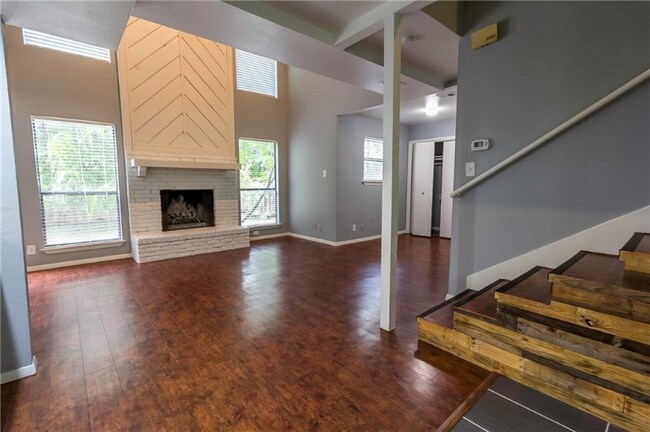 Foto del edificio - 3901 Knollwood Dr