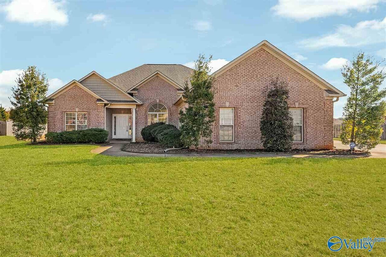 Primary Photo - 119 Brookslanding Dr