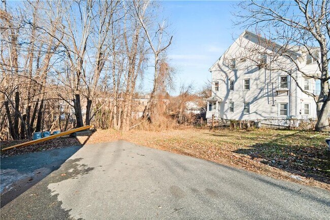 Building Photo - 1431 Plainfield Pike