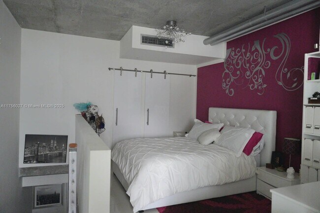 Foto del edificio - 690 SW 1st Ct