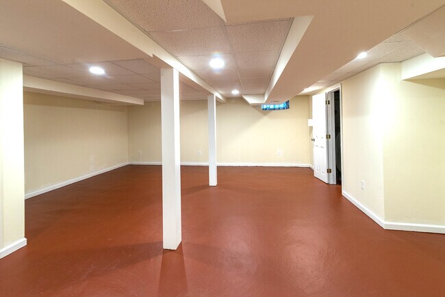 Immaculate Spacious Basement - 243 Lockwood Rd