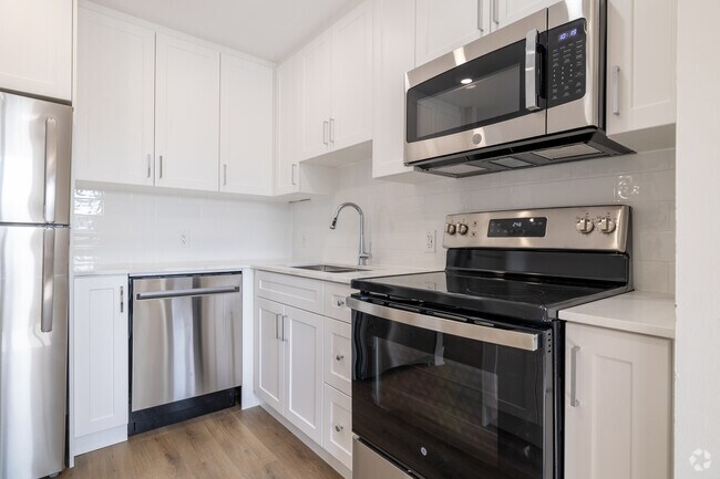 2BR, 1BA - Kitchen - The Mayfair