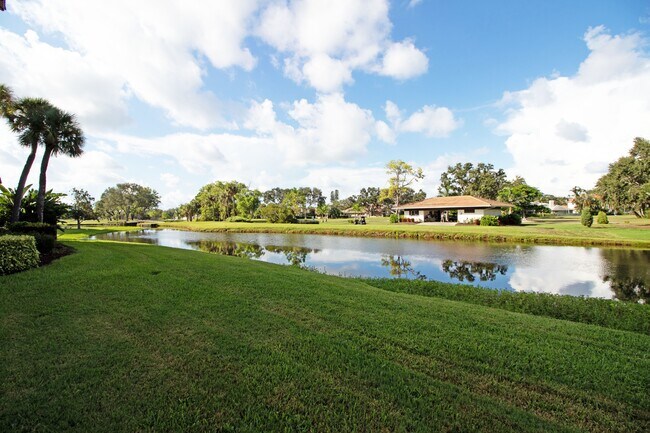 Foto del edificio - 6150 Gulfport Blvd S