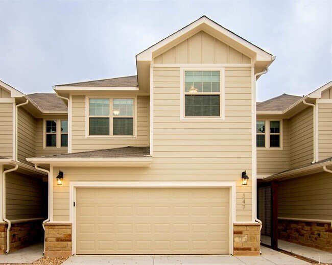 Building Photo - 347 Madison Oaks Ave