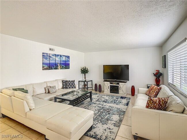 Foto del edificio - 4625 Bayshore Dr