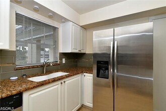 Building Photo - 9 Park Ln Cir