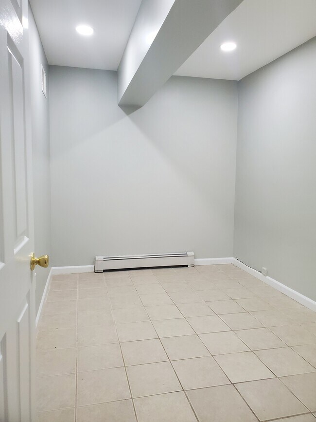Bedroom - 52 Montague St