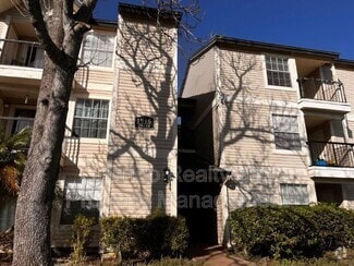 Building Photo - 1916 Lake Atriums Cir