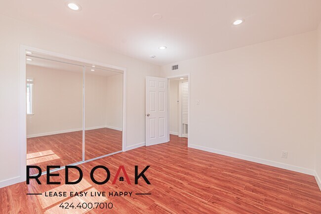 Building Photo - ~1 Month FREE~ Stunning Two Bedroom with C...