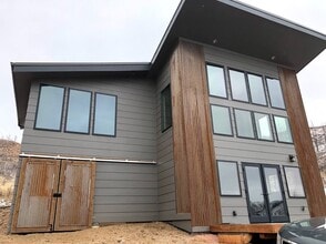 Building Photo - One of a Kind 2 Bed, 2 Bath Home with Gorgeous Mountain Views!