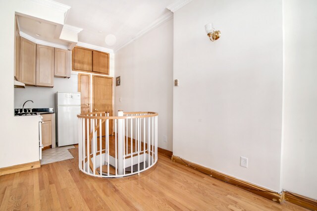 Primary Photo - 126 E 83rd St