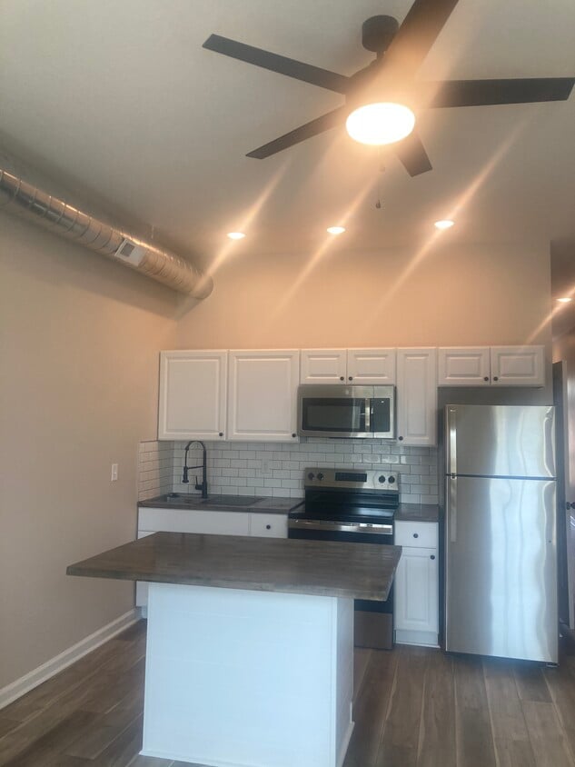 Building Photo - The Howard Residence