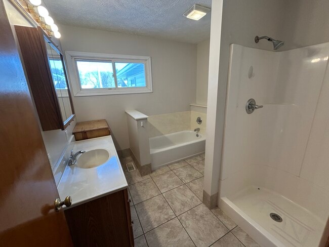 Building Photo - 130 Walnut St